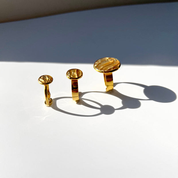 Hug Me Round Ring in gold