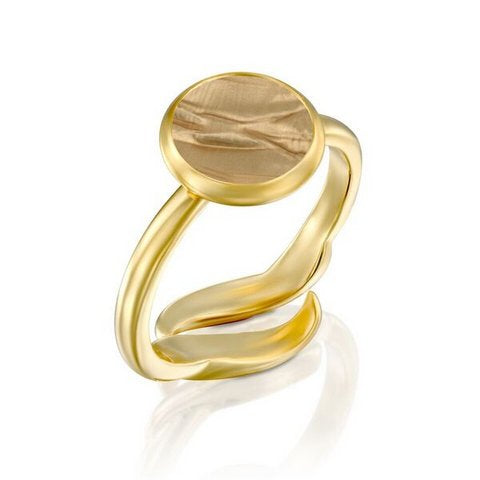 Hug Me Round Ring in gold