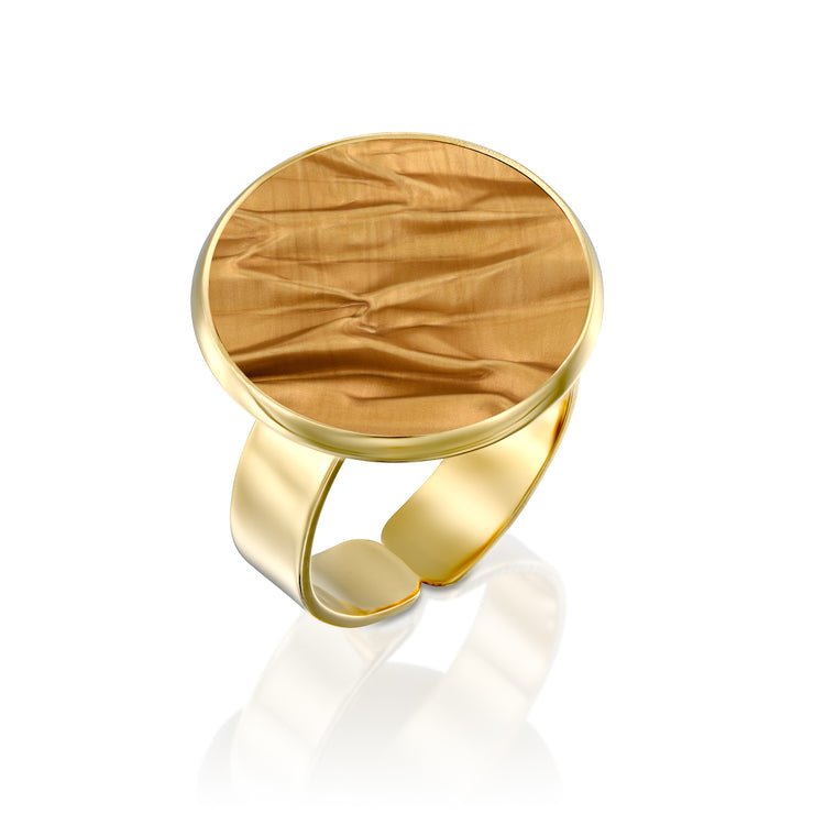 Hug Me Big Flat Ring in gold