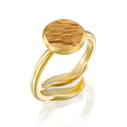 Hug Me Round Ring in gold