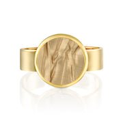 Hug Me Flat Ring in gold