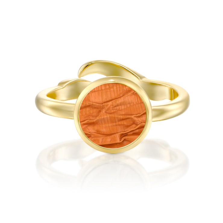 Hug Me Round Ring in gold