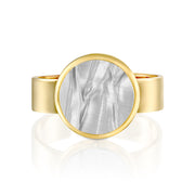 Hug Me Flat Ring in gold