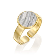 Hug Me Flat Ring in gold