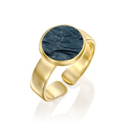 Hug Me Flat Ring in gold