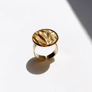 Hug Me Big Flat Ring in gold