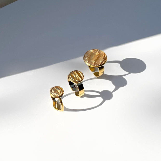 Hug Me Round Ring in gold