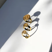 Hug Me Round Ring in gold