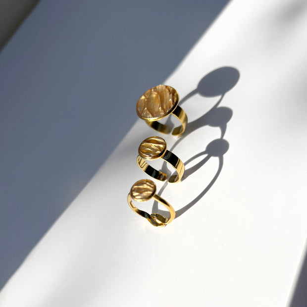 Hug Me Round Ring in gold